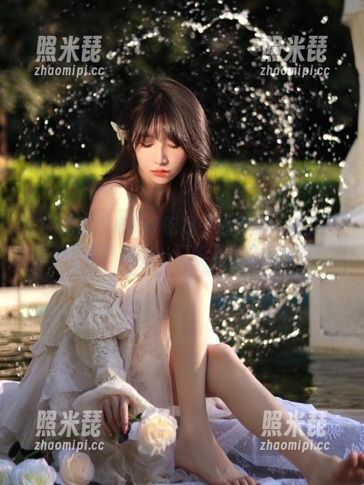 17吃瓜中心官网：这瓜不是冷的吗？怎么一口咬下去全是热闹！