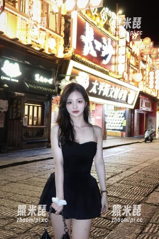 91吃瓜 91吃瓜在线:今天的黑料好像特别香,真想一口吃掉!