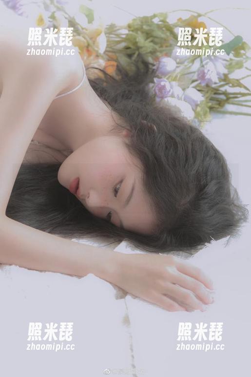 www.51 刚登录www.51com,突然有种看热闹的冲动,嘴角忍不住咧开。