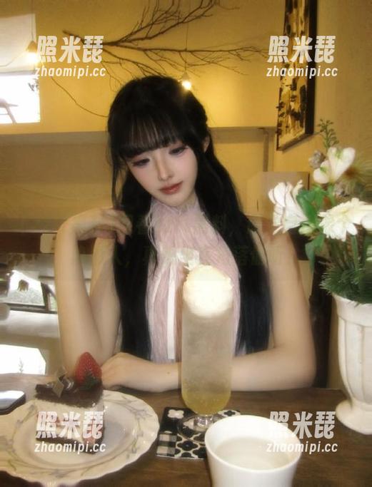 zztt黑料 观看zztt黑料,感觉自己像个隐形人,真想坐在角落偷听!