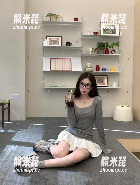 五一吃瓜网 免费畅游五一吃瓜网官网入口,心里默默想:能不能再吃点儿爆料啊!