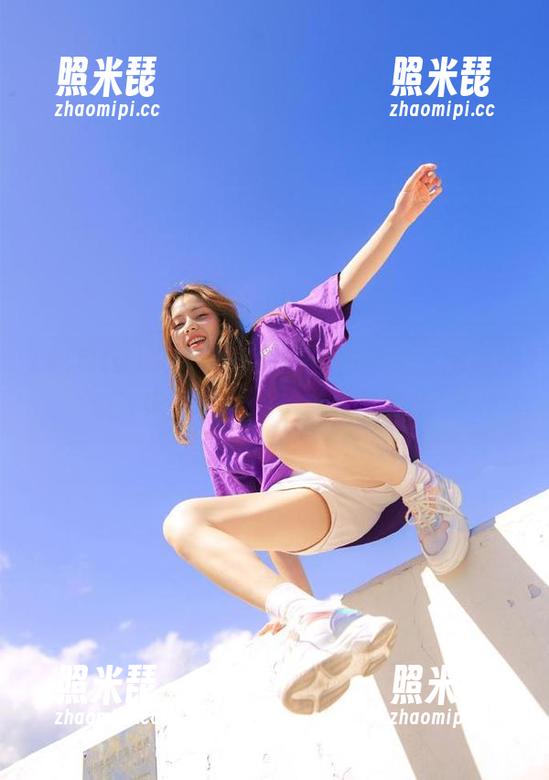 吃瓜tv的入口，仿佛是一扇通往疯狂世界的大门，美味又危险。