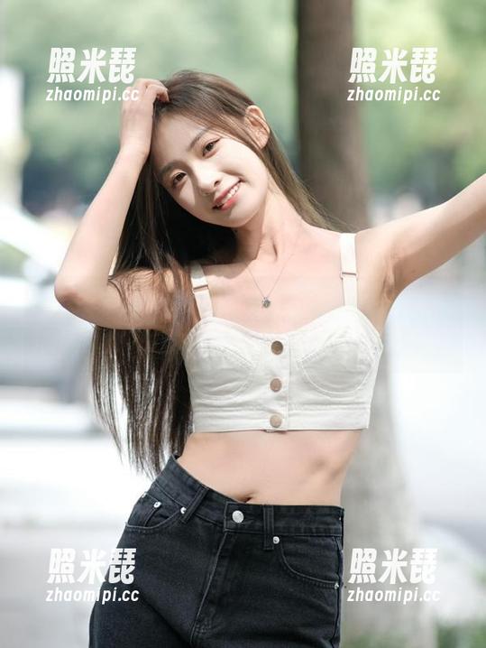 快手吃瓜 拿着安卓手机,看快手吃瓜,心底那种“我跟我无关”的淡淡虚幻感…