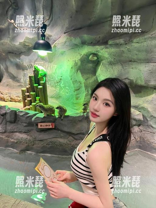 翻“每日黑料”网页，心跳加速，这都是熟悉的味道，像是一种不归路。
