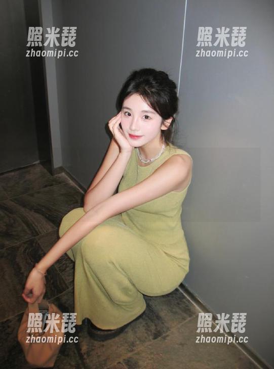 海角吃瓜 最新黑料炒得火热,海角吃瓜让我们看清了“圈内交际”的真实游戏规则。