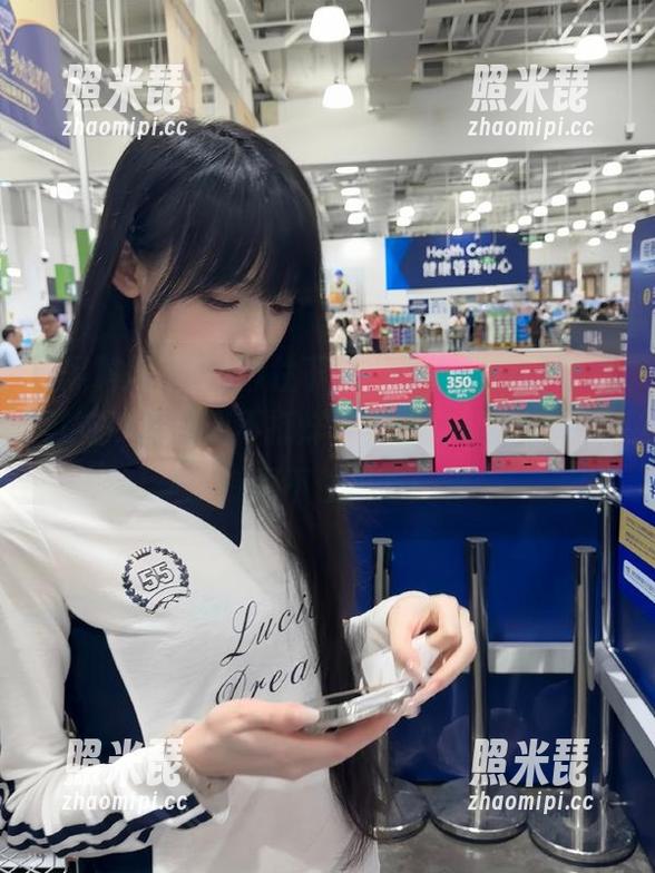 往下拉，免费的最新黑料就在“黑料网不打烊”，这次瓜太饱满了，忍不住想吃！