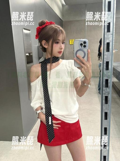 看，看，黑料老司机又在首页上狠撒狗粮！